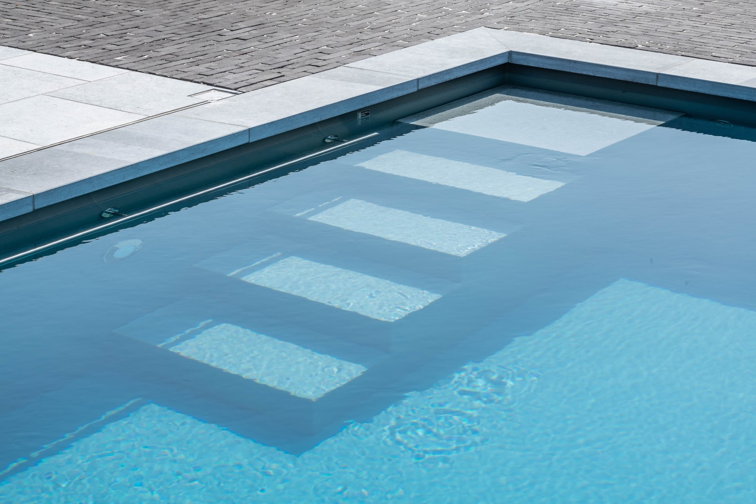 Realisatie polypropyleen zwembad te Bocholt - afmetingen 12m op 3m60