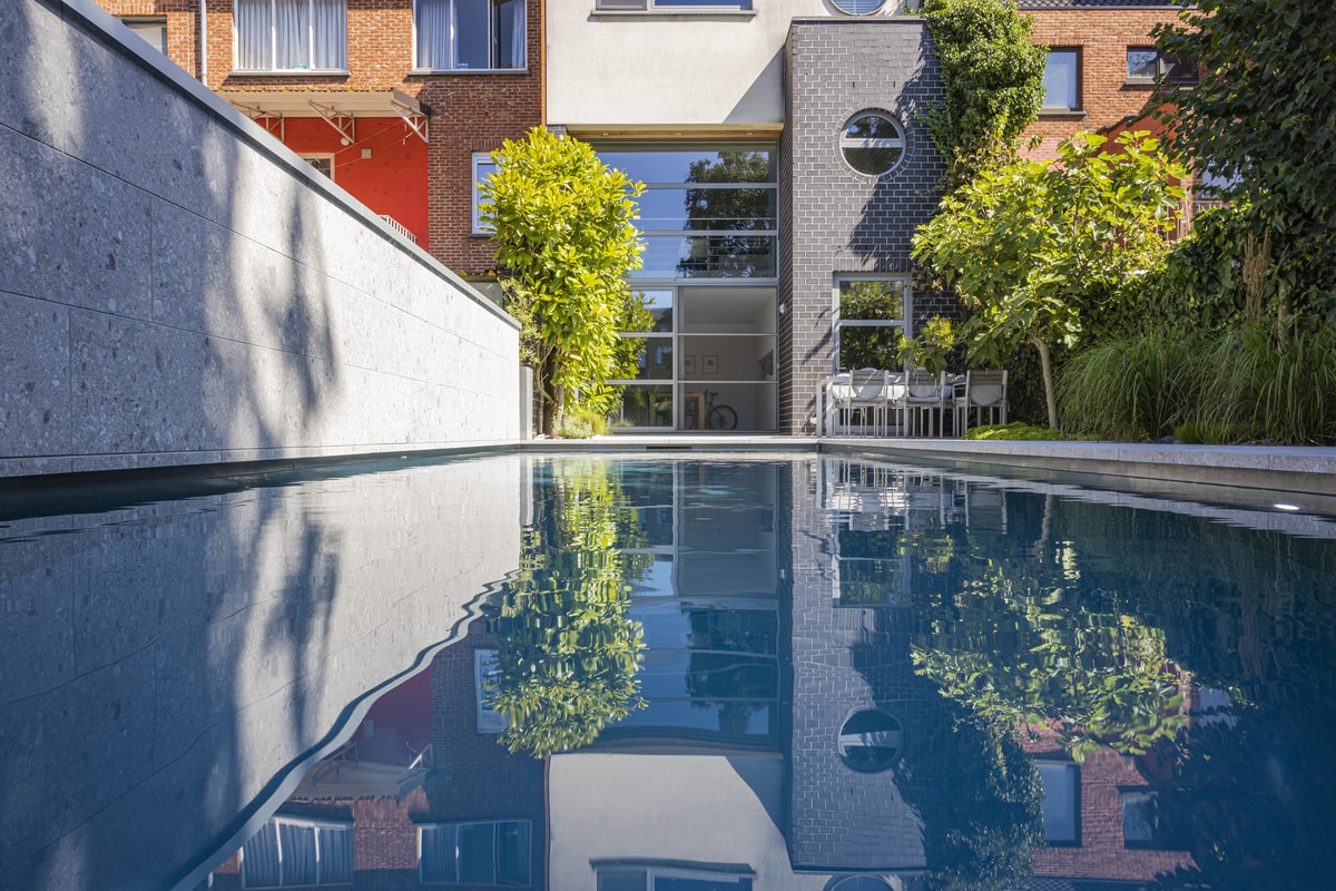 Realisatie aanleg zwembad te Hasselt. Afmetingen 9m70 op 3m30